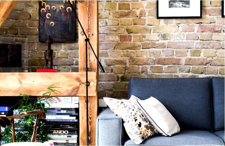 Кирпич в гостиной - как сделать украшения из кирпича на стене в гостиной?