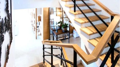 Может ли лестница быть декоративным элементом интерьера?