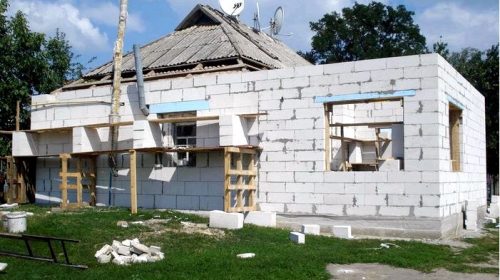 Построить новый дом или отремонтировать старый?
