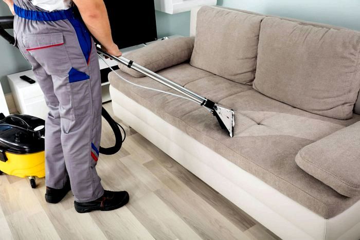 Повний посібник з хімчистки диванів: Зберігаємо ваші меблі свіжими та чистими