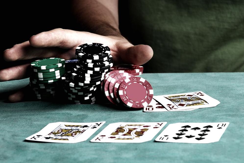 Как выбрать качественные игральные карты для покера: советы экспертов