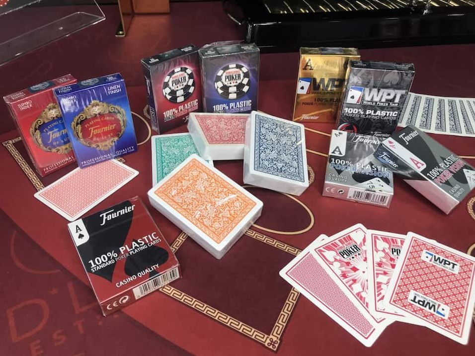 Как выбрать качественные игральные карты для покера: советы экспертов
